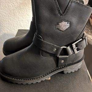 BRAND NEW/ NEVER WORN WOMENS BLACK LEATHER HARLEY DAVIDSON DESMET BOOTS SZ 9.5
